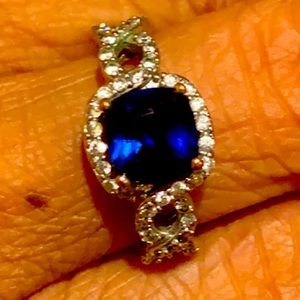 Safire and diamonds ring